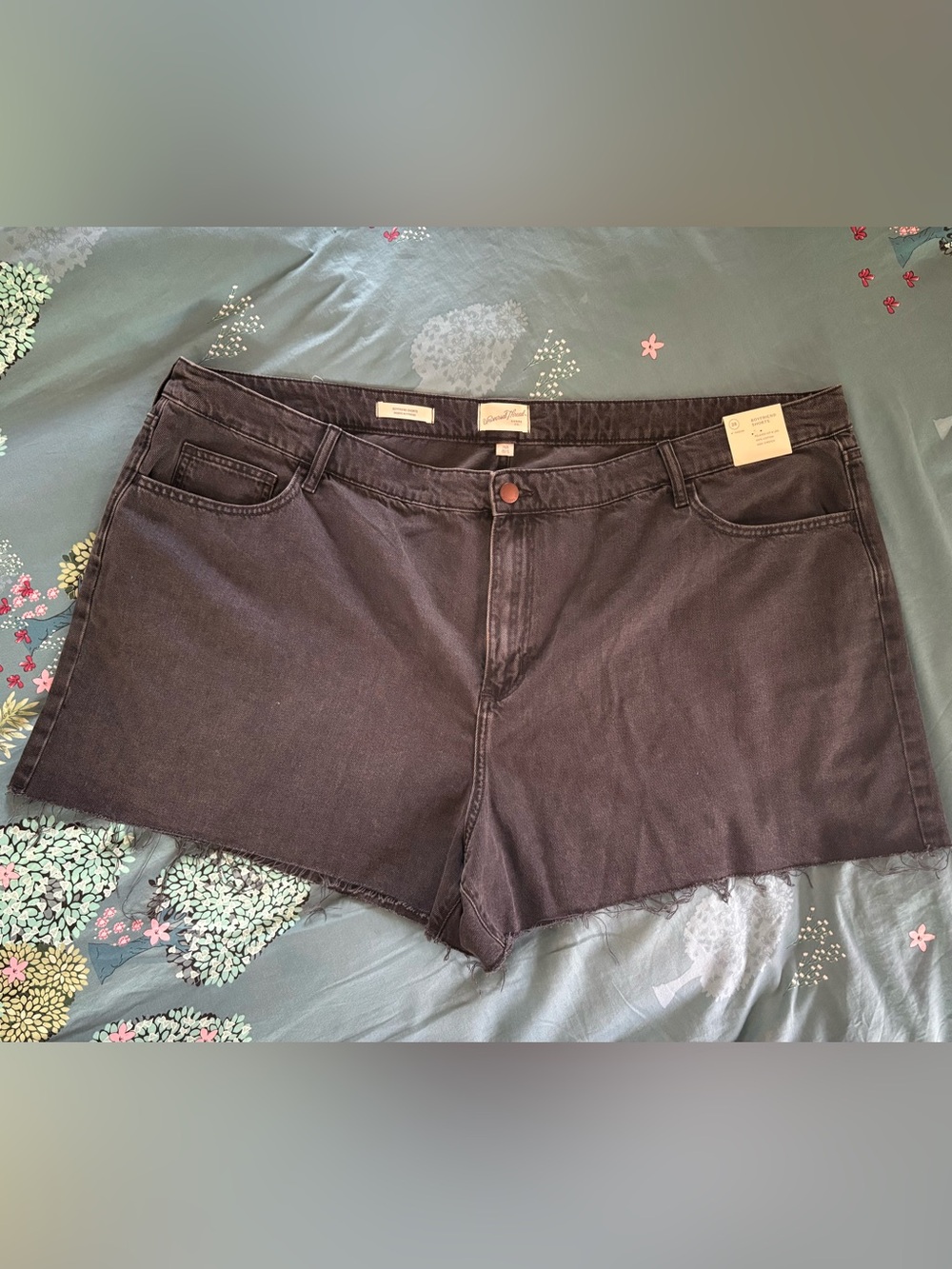Universal Thread Woman’s Black Jean Boyfriend Cut-off Shorts - Plus Size 28 R